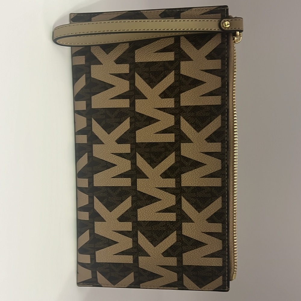 Michael Kors Wristlet - Picture 4 of 5